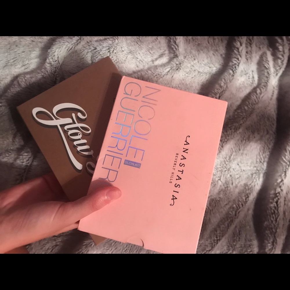 Anastasia Beverly Hills glow kit bundle